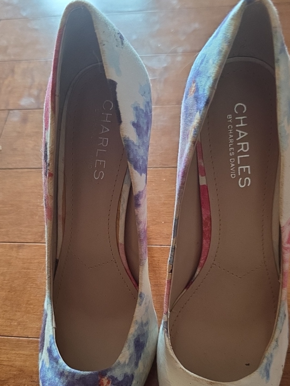 Charles David "Pact" White Multi Floral Pointed Toe Stiletto Pumps NWT Size 8 - Picture 4 of 7